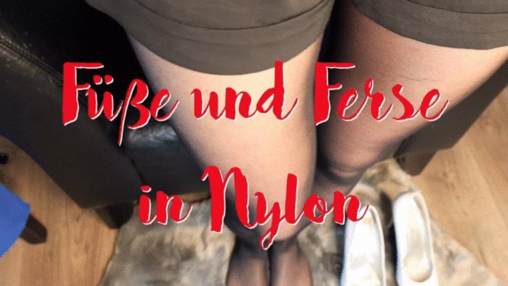 Leggingsnet Clips And Pics - Feet and heel in nylons - Füße und Ferse in Nylons