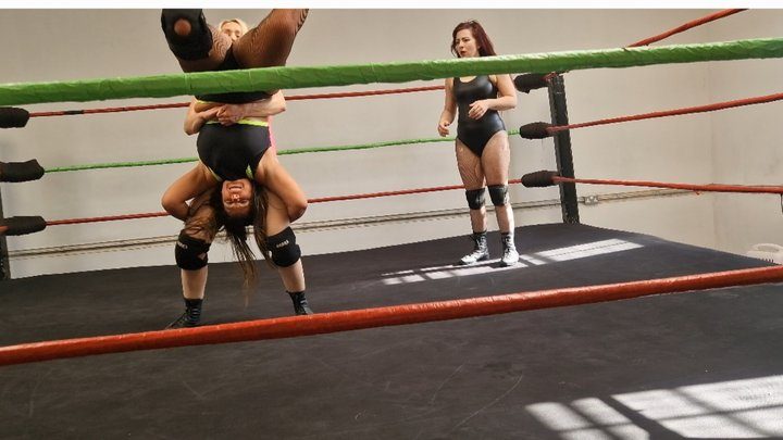 Bad Girls Wrestling - Double team Knockout match