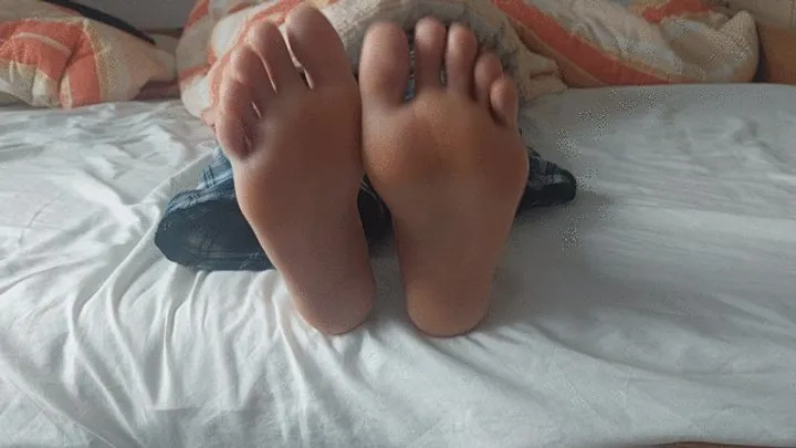 The Sweet Feet - Barefeet Tickling and Massage on the Bed