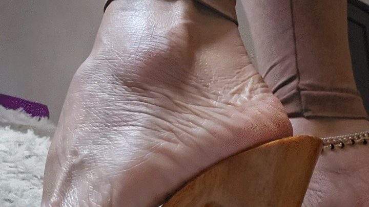 Foot Fetish Paradise - Milah Arches insanely sexy feet and heels teasing with her Black Kiaras MOBILE VERSION