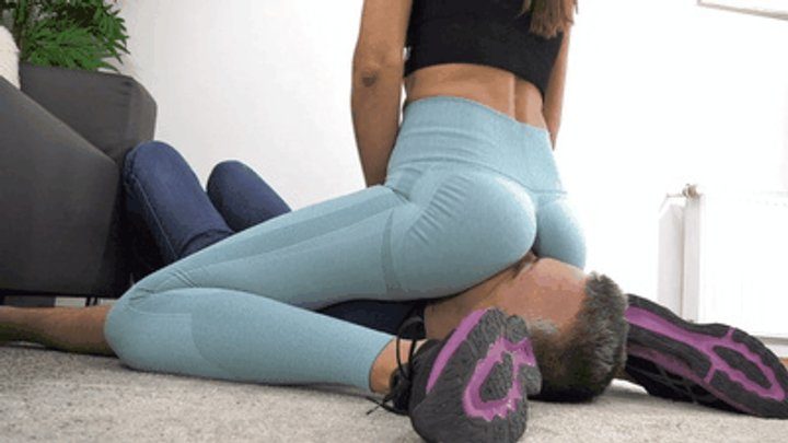 Madame Marissa - Training his facesitting endurance