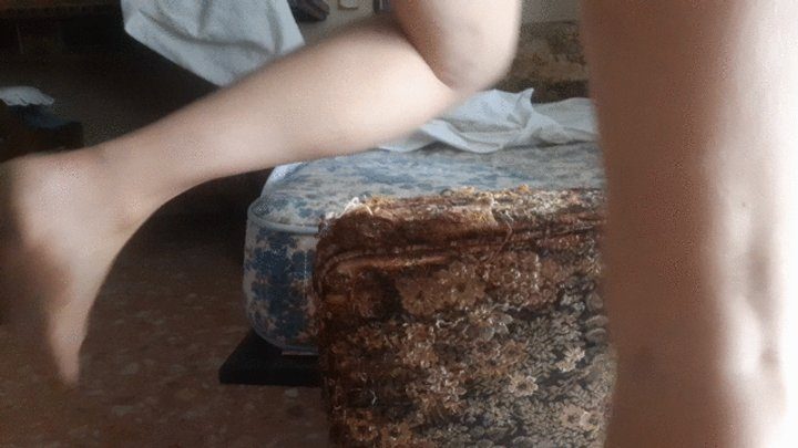 Kinky Grace - JUICY DIRTY FEET TO LICK