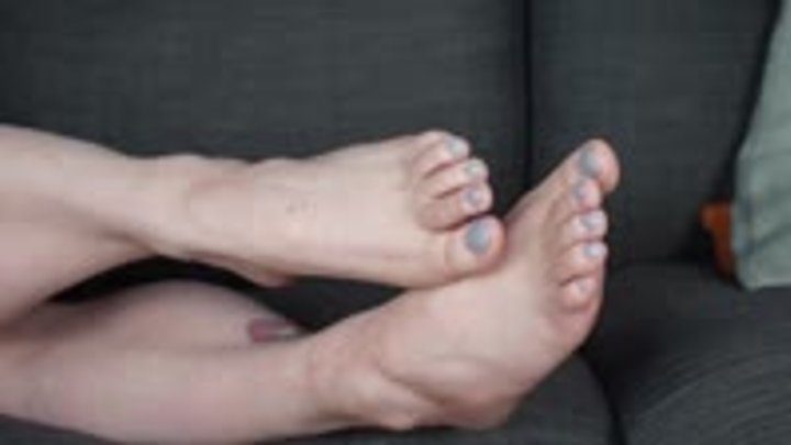 Deanna's Clip Store - Annoyed Stepsis gives you a JOI to her Feet MP4 720