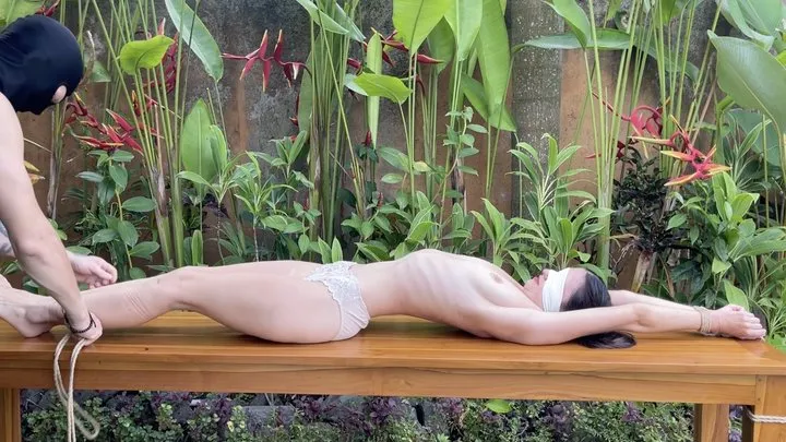 Girls Power - JUNGLE TICKLING HD