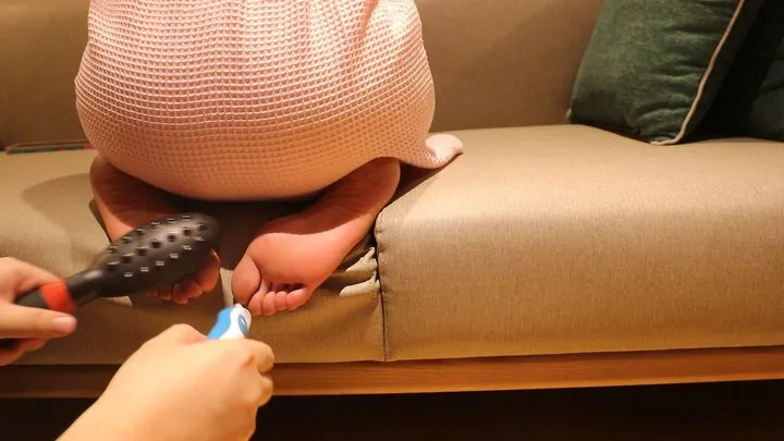 Cgbf - Female teacher’s bare feet were tickled on the sofa