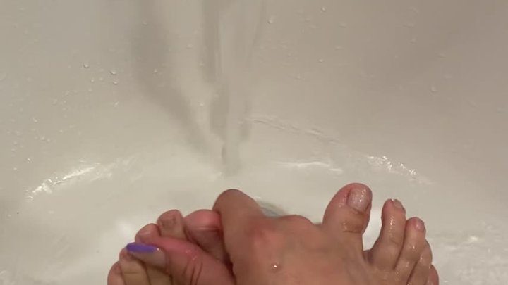 Lemoncurranttickling - Feet rubbing washing