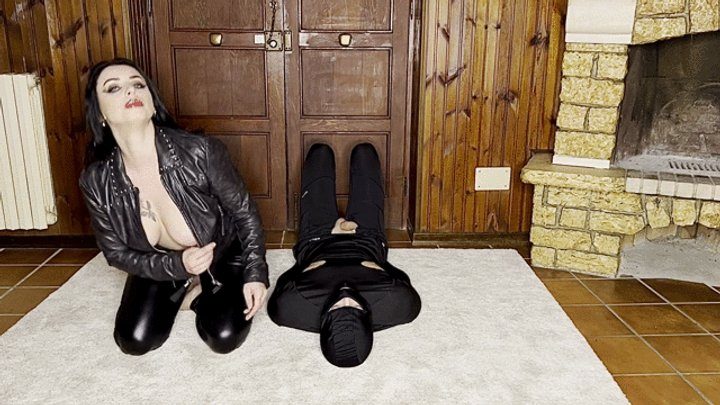 Lady Teo - Leather Facesitting