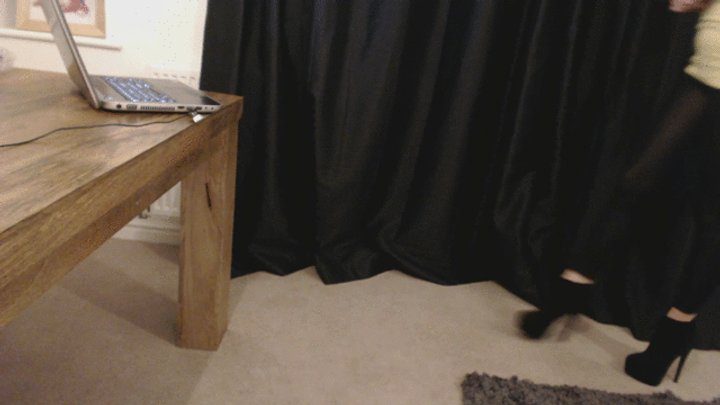 Dominatrix-victoria-black - Human Chair (MOV)