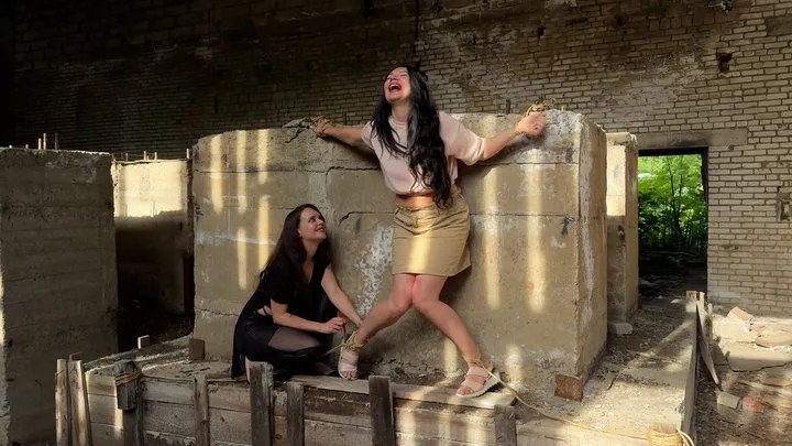 Ticklzone - Tickling on the abandoned HD
