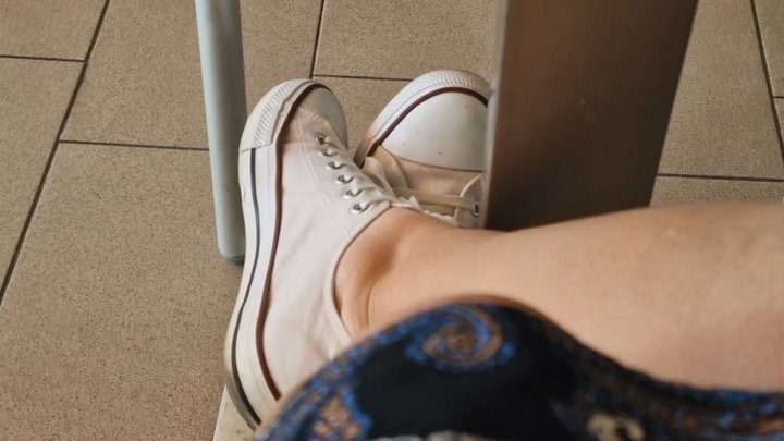 Nicoletta Embassi - Dusty and sweaty used sneakers in the city bar 720HD