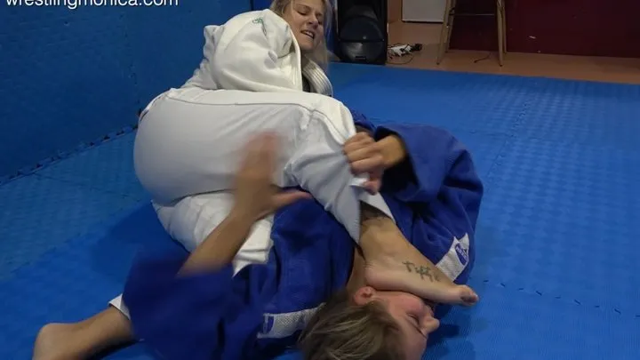 Gi-feet Vixens - Iza vs Gabi-Gi feet