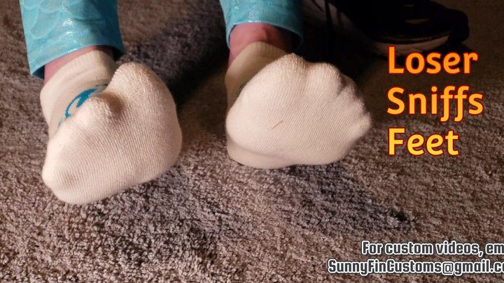 Sunny Fin - Loser Sniffs Feet - You lost a bet with sunny, now it's time to pay up