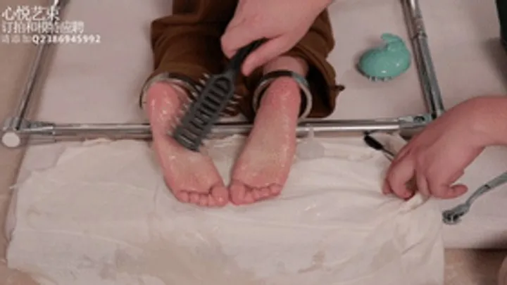 Chinese Bondage Foot Fetish - xy123-A pair of beautiful little feet are handcuffed and tickled