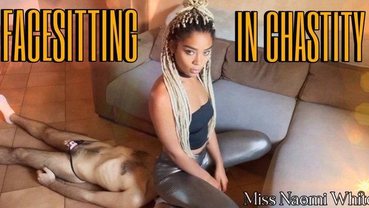 Iwantebonynaomi - FACESITTING IN CHASTITY