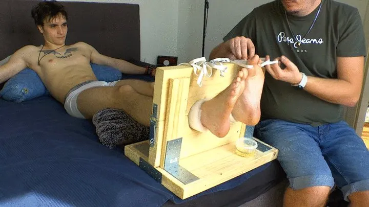 Czechmalefoot Video Store - Barefoot ticklish guy Filip