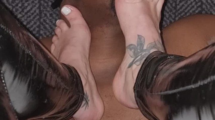 Leyla Hardy - Cleaning my sweaty feet- Starring Toesbeforebros