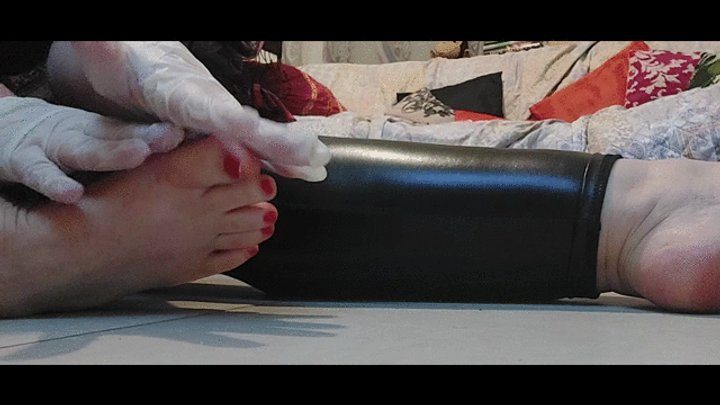 Mistress Daria Domina - MY BEATIFUL BIG FEET 41 (US 10, UK 8) AND MY HANDS WITH LATEX GLOVES POV HD