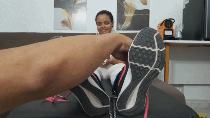 Tropical Foot Fetish Videos - Lorenna in black socks off to bare foot tickling