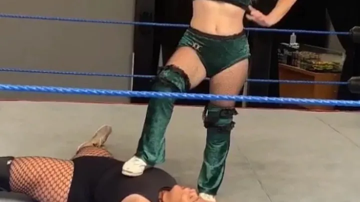 Nadia Sapphire - knock out 7 times