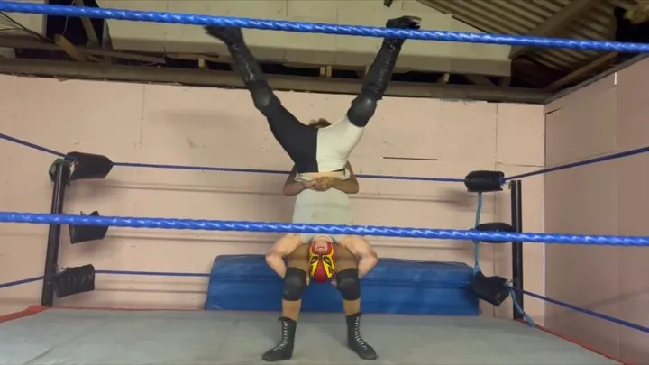 Mixed Wrestling Uk - Skinny male jobber dropped on head