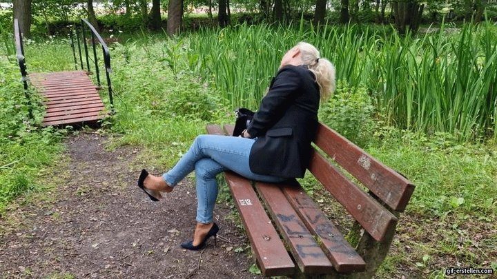 Helenas Feet High Heels Tights Legs - a shoe thief steals my shoe_muddy Feet HD wmv 1920x1080