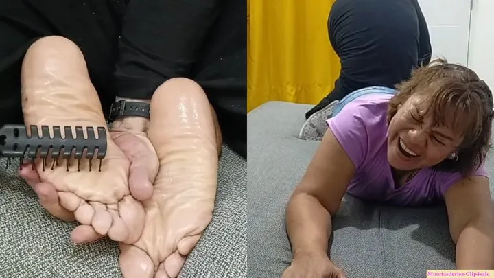 Muertas De Risa - Julia face down insane foot tickling