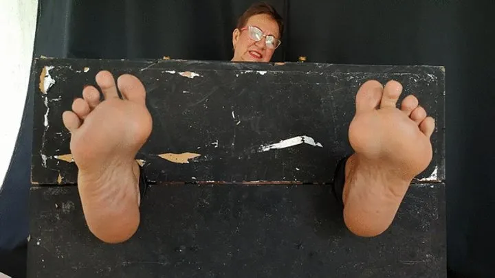 Goddess Foot Fetish - Lots of feather tickling on the feet of a goddess (1)