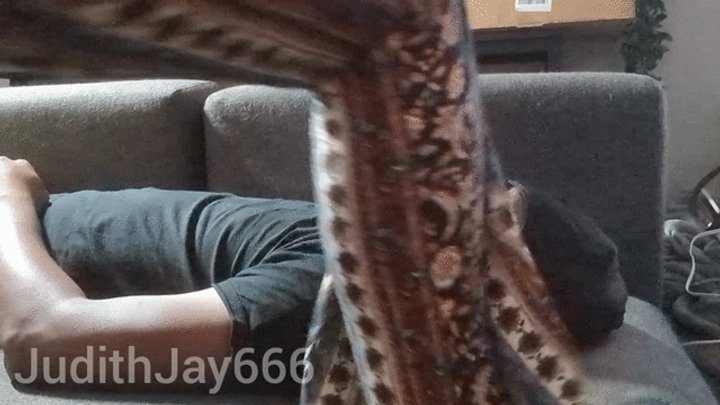Judithjay666 - Facesitting while gaming - side view