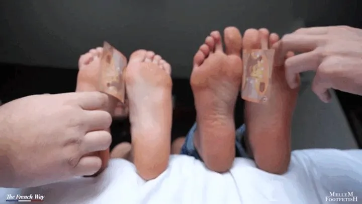 The French Way Tickling - Sisterly tickle game - TICKLING - FOOT TICKLING - FOOT FETISH - CHALLENGES - FRENCH LANGUAGE - GAY TICKLING