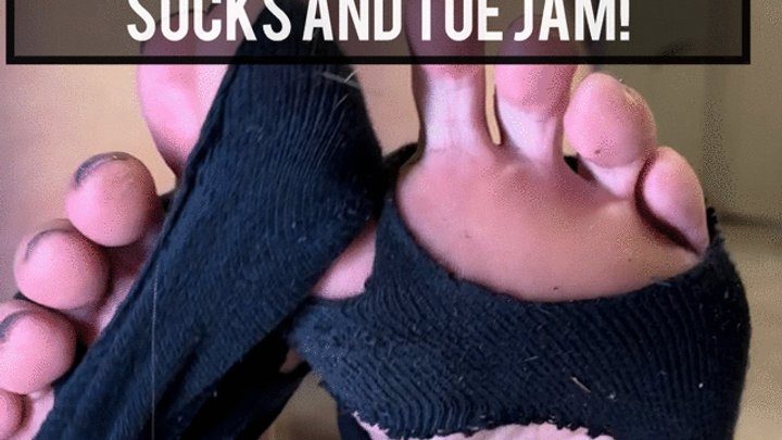 Sxysolesofv - Removing My Gym Shoes To Reveal My Smelly Holey Socks and Toe Jam!