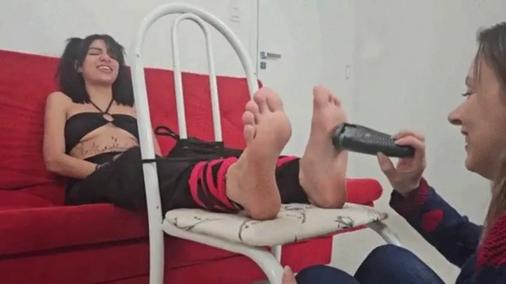 Brazilian Tickling Site - Ticklish Naty - FOOT TICKLED - HD