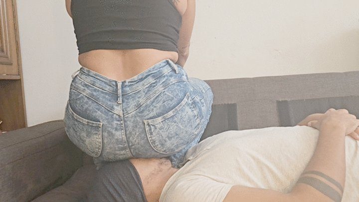 Deaveronica - A mean facesitting in jeans