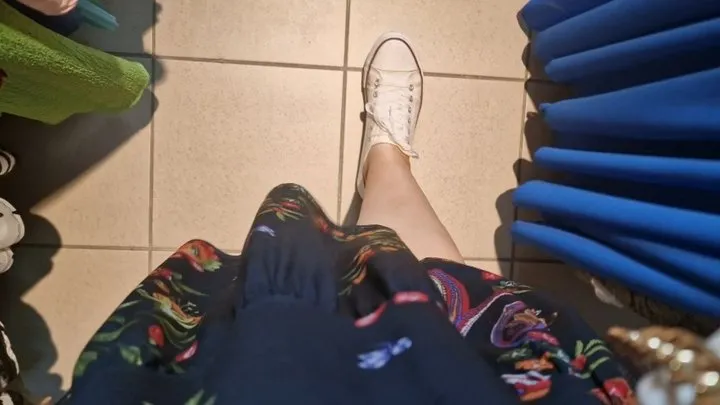 Nicoletta Embassi - Farts in the clothing store - Very smelly farts 1080HD