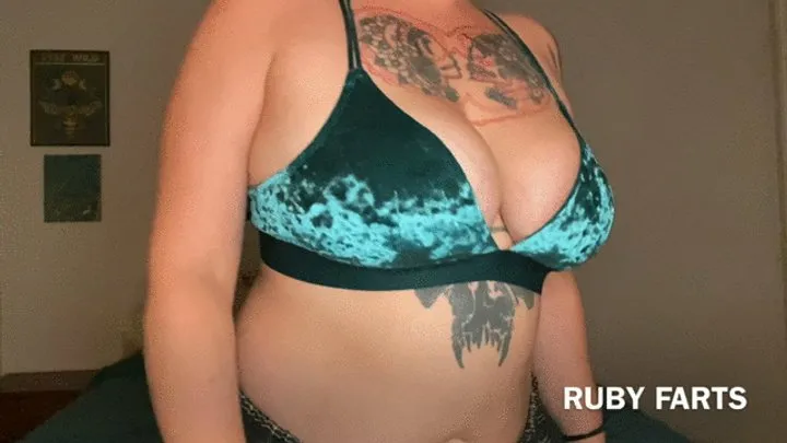 Missrubystone - Farting While Shaking & Oiling My Ass