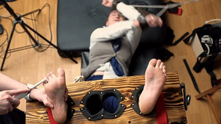 Lovely Laugh Tickling - New hogwart class : feet up resistance