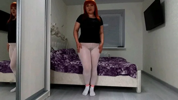 Layla Taylor - Fart and Gift in White Leggings