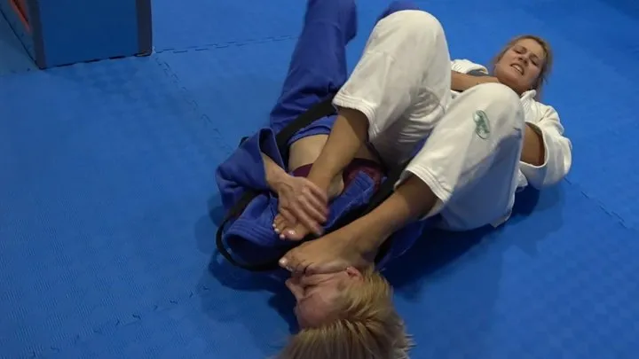 Gi-feet Vixens - Gabi vs Desi Gi-Feet