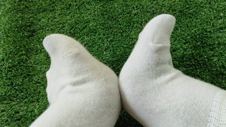 Goddess Foot Fetish - Very pronounced arc feet using stockings to warm (2)