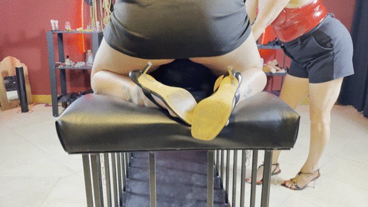 Empress Bella Sadic - Sitting on the face by Empress MBella Sadic and Tempting Moon Part 1