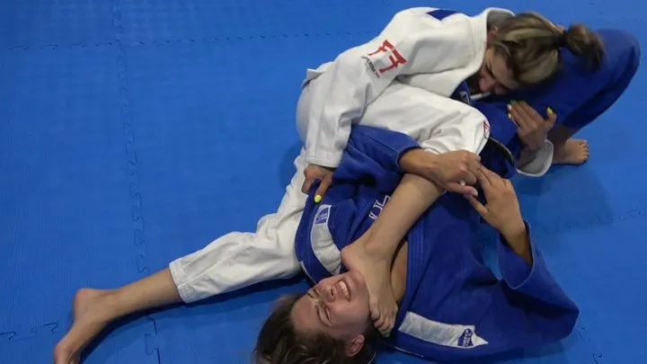 Gi-feet Vixens - Galya vs Iza Gi Feet