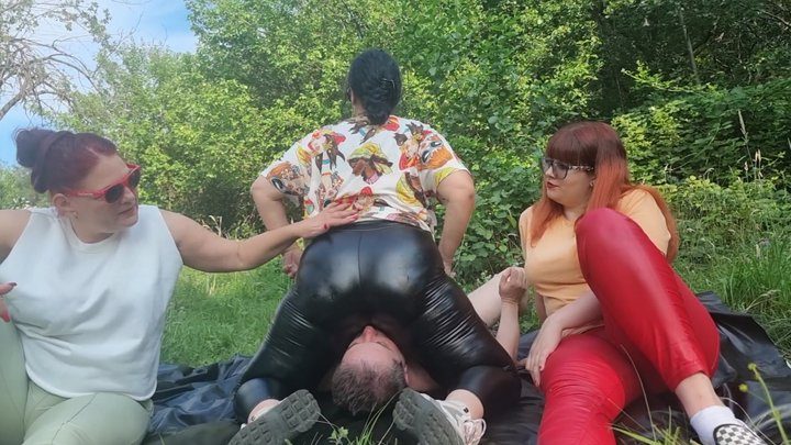 Miss Eva Worship Temple - Mountain retreat part 8 - Triple facesitting in the grass 4K