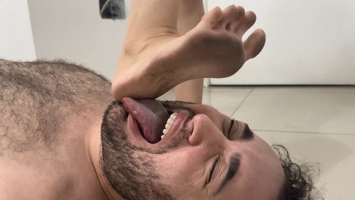Evil Girls - Natasha Dirty Foot and Humiliation !
