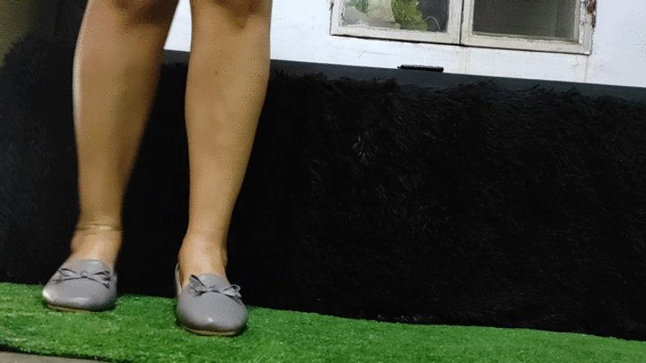 Goddess Foot Fetish - Heel that leaves shoes showing very pronounced arches (2)