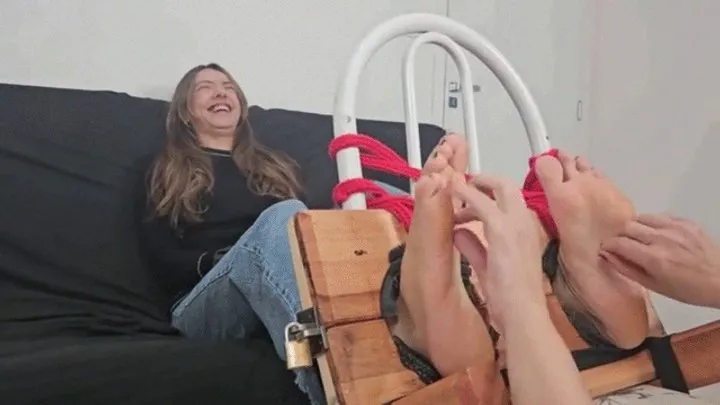 Brazilian Tickling Site - Ticklisn Anita - ANITA IN STOCKS - FULL HD