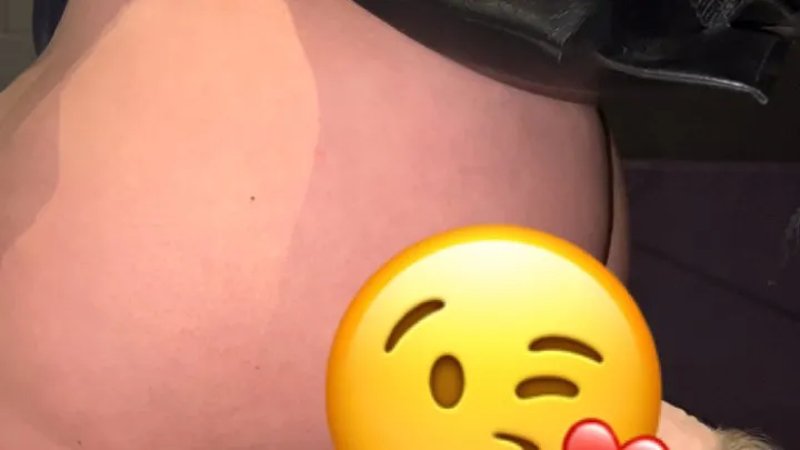 Nadia Sapphire - Deep face sitting and stinkfaces