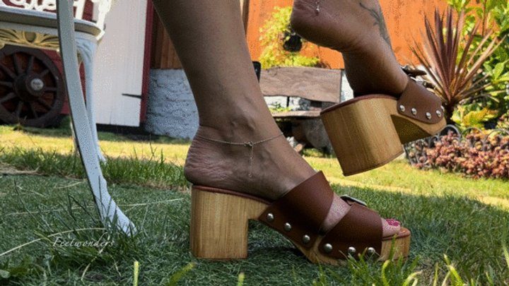 Feetwonderspublic - FeetWondersPublic It's all about mules and DIRTY FEET