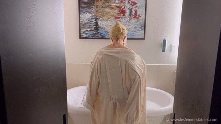 Fightbabes Facesitting Frenzy - Bath Envy! Dr Putz Disturbs Robin's Hot Soak! Face Sitting Punishment!
