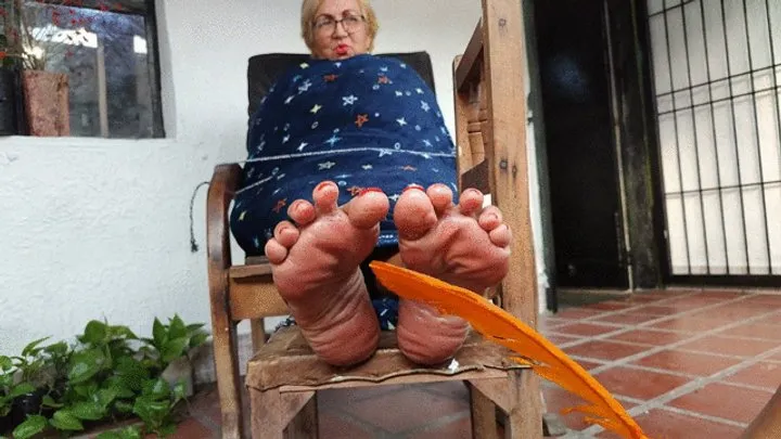 Goddess Foot Fetish - 2 people tickle my feet very much (1)
