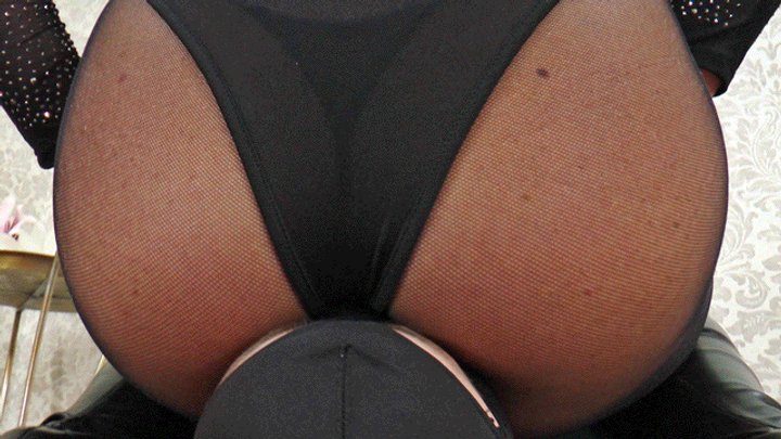 Boss Girls - Lady Luciana - Now he becomes a seat cushion