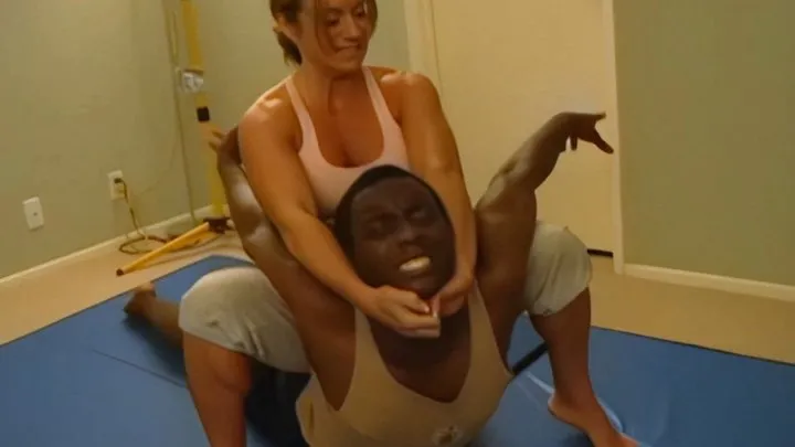 Hit The Mat Boxing And Wrestling - Jennifer vs Darrius - Mat Room Challenge (960WMV)